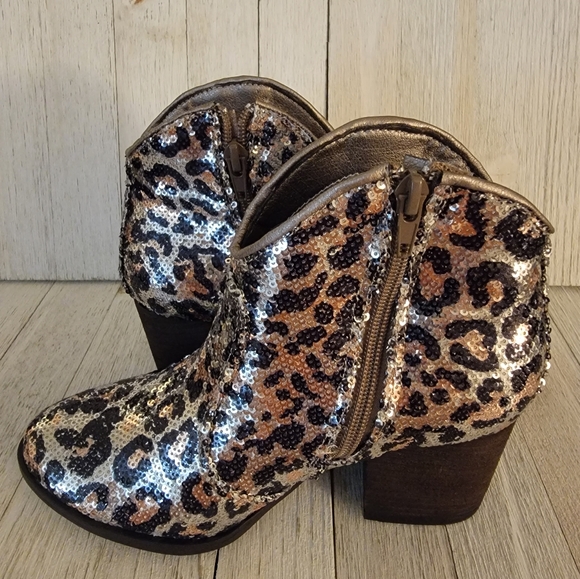 50% OFF SALE-GYPSY JAZZ/VERY G- SPRINKLE SILVER LEOPARD SEQUINED BOOTS - Picture 2 of 6